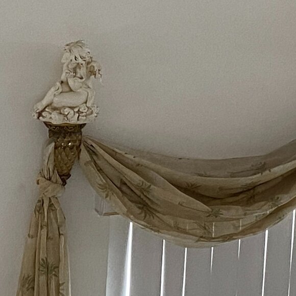 Cherub Sculptures – Set of 2 - Picture 14 of 15